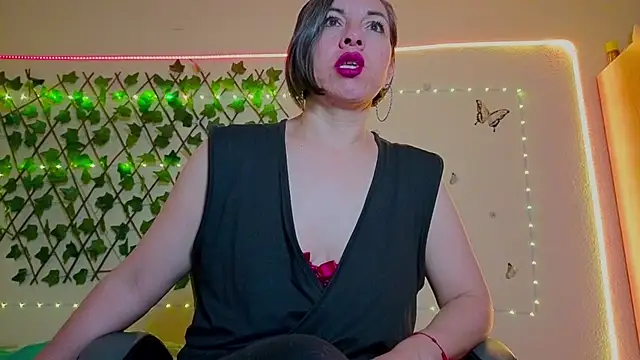 Lady breaks hearts online show from October 2025 10:41:01 AM