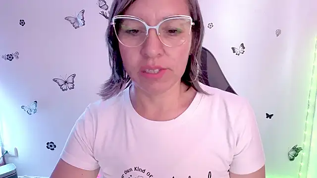 Lady breaks hearts online show from April 2026 06:12:02 PM