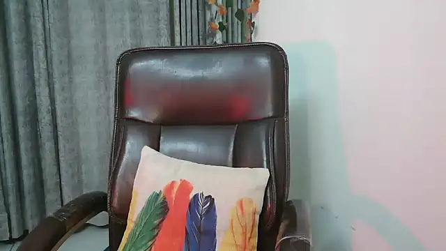 Snapshot of urvashihott chatting on January 2025 08:42:01 AM urvashihott online show from January 2025 08:42:01 AM