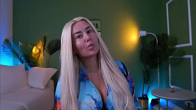 Snapshot of EvaZane chatting on May 2026 09:49:02 AM EvaZane online show from May 2026 09:49:02 AM