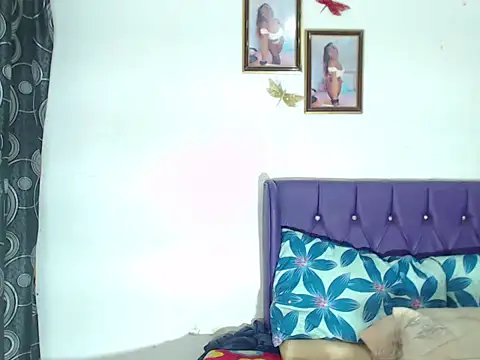 Snapshot of KandyHot_ chatting on February 2026 01:24:01 AM KandyHot online show from February 2026 01:24:01 AM