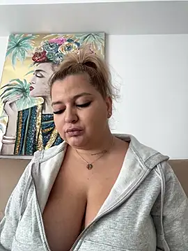 AllysonK online show from January 2025 12:10:01 PM