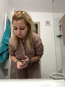 AllysonK online show from November 2025 11:24:01 AM