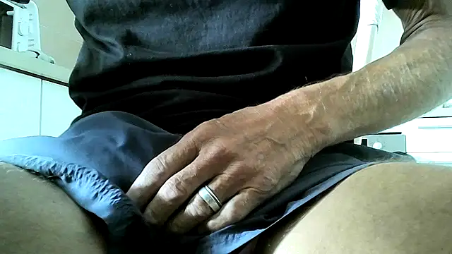 Snapshot of ewuich1 chatting on March 2025 03:57:02 PM ewuich1 online show from March 2025 03:57:02 PM