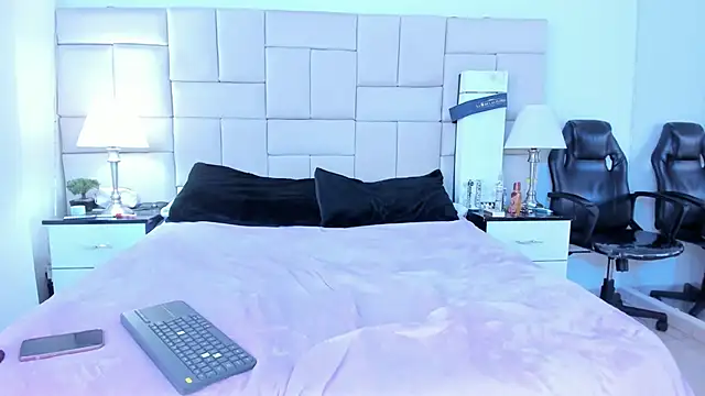 IsisLoveyes  online show from November 2025 12:32:01 AM