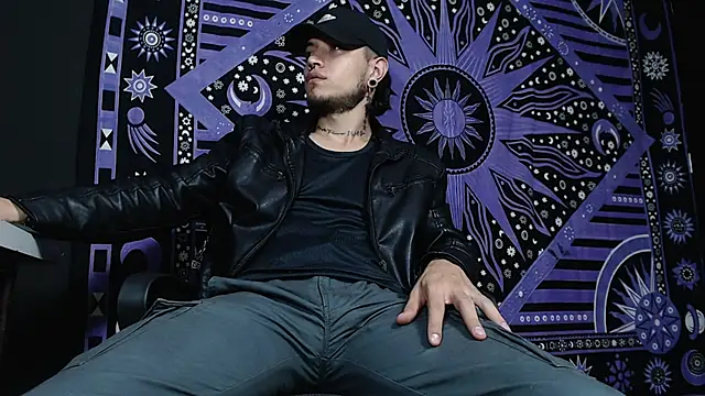 Dicaprioo  online show from January 2025 07:00:02 PM