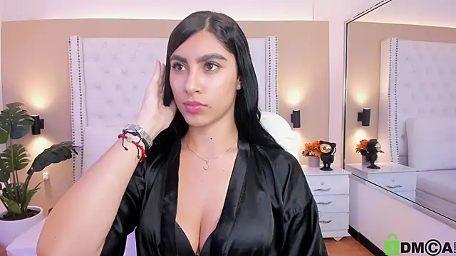 Snapshot of Emily_roux chatting on November 2025 03:28:01 AM Emily roux online show from November 2025 03:28:01 AM