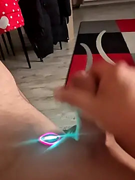 Szeltolo001 online show from March 2026 02:13:01 AM