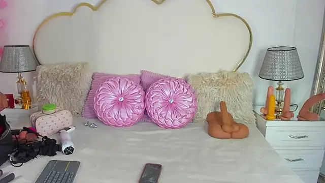 CahitlinBell online show from October 2025 05:41:01 AM