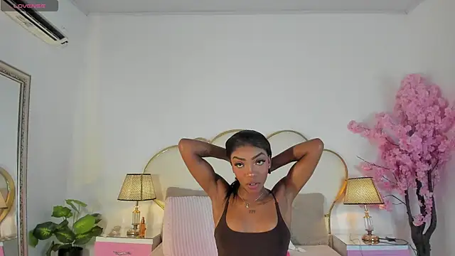 Snapshot of CahitlinBell chatting on July 2026 06:06:01 AM CahitlinBell online show from July 2026 06:06:01 AM