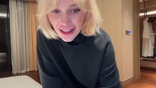 Golden Aline online show from April 2026 12:42:01 PM