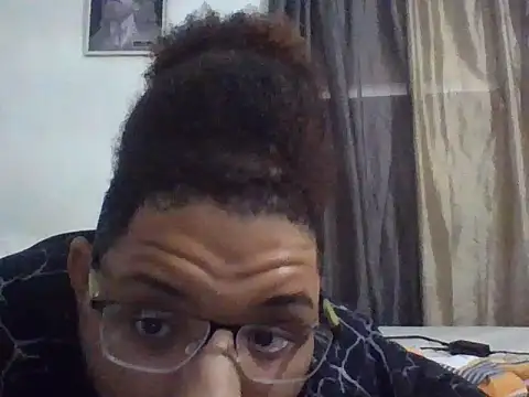 Snapshot of Dj-yefri-pauta chatting on December 2025 04:27:01 PM Dj-yefri-pauta online show from December 2025 04:27:01 PM