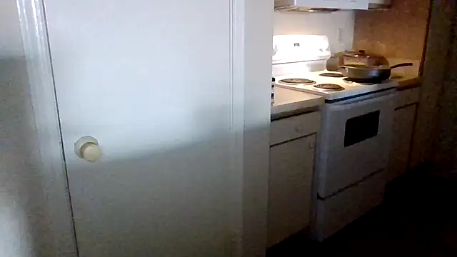 Snapshot of CaylenGee chatting on May 2026 11:35:01 PM CaylenGee online show from May 2026 11:35:01 PM
