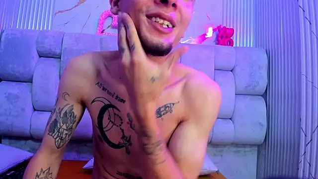 kendalltaylorr online show from February 2025 09:45:02 AM