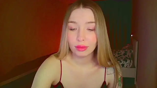 mia raspberrie online show from March 2025 03:35:02 AM