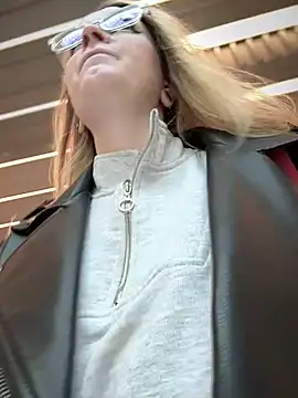 Teya moon  online show from December 2024 10:12:02 AM