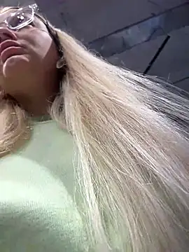 Teya moon  online show from February 2025 10:34:01 AM