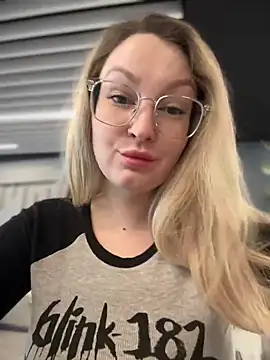 Teya moon  online show from February 2025 11:31:02 AM