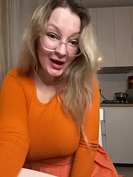 Teya moon  online show from November 2025 04:46:01 PM