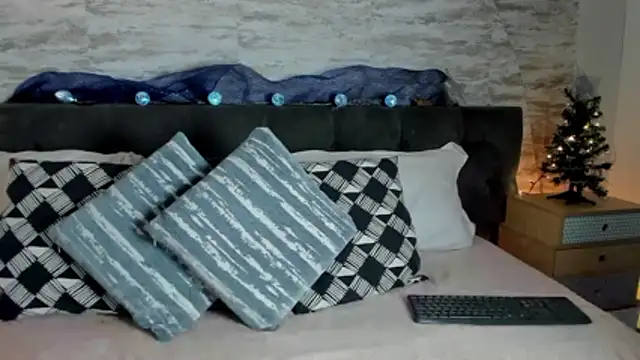 Anneth  M online show from December 2025 07:53:01 PM