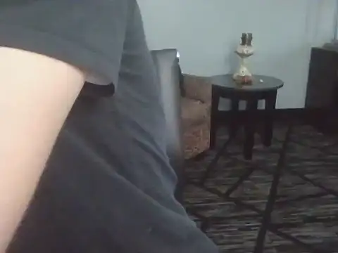 Snapshot of HungStud4You chatting on November 2025 04:46:01 AM HungStud4You online show from November 2025 04:46:01 AM