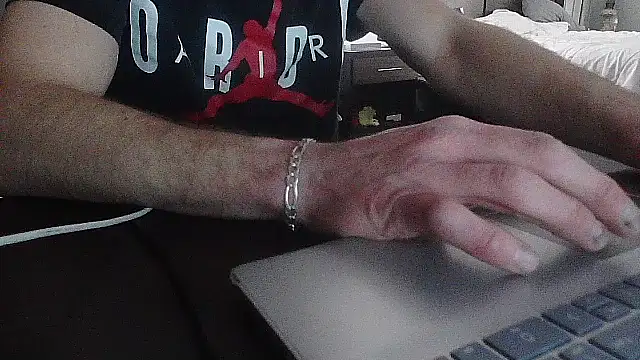 Snapshot of HungStud4You chatting on January 2026 03:32:01 AM HungStud4You online show from January 2026 03:32:01 AM