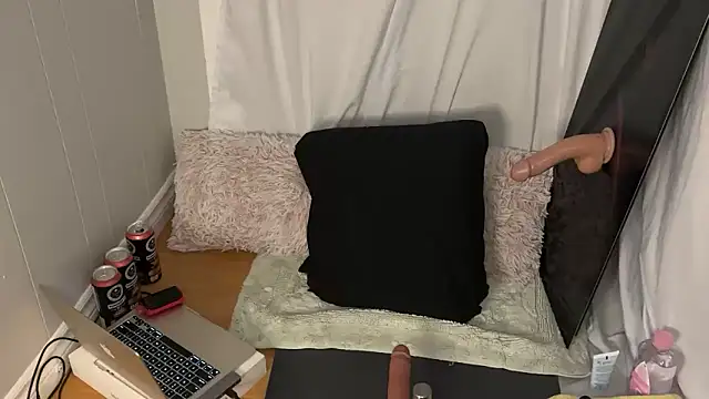 Snapshot of IvyWylde chatting on October 2025 08:26:01 PM IvyWylde online show from October 2025 08:26:01 PM