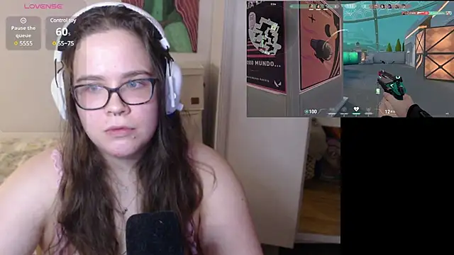 Snapshot of playvalorantwithmenow chatting on December 2024 09:26:02 PM playvalorantwithmenow online show from December 2024 09:26:02 PM