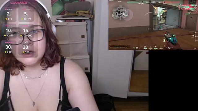 Snapshot of playvalorantwithmenow chatting on October 2025 01:39:01 AM playvalorantwithmenow online show from October 2025 01:39:01 AM