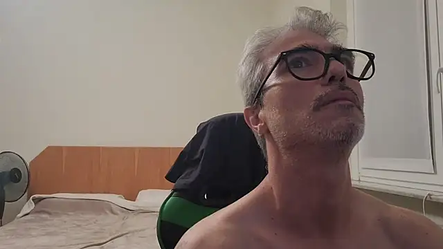 Snapshot of KennyForU77 chatting on June 2026 09:17:02 PM KennyForU77 online show from June 2026 09:17:02 PM