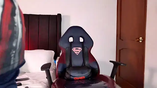 Snapshot of muscle_ares chatting on October 2025 12:44:01 AM muscle ares online show from October 2025 12:44:01 AM