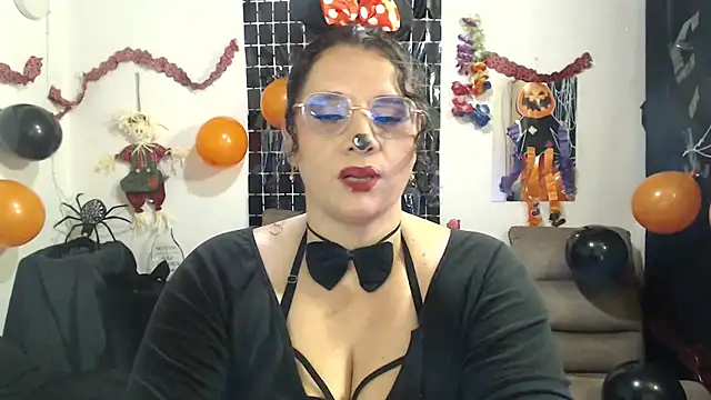 Snapshot of Aleja_Gonzales chatting on October 2025 04:47:01 AM Aleja Gonzales online show from October 2025 04:47:01 AM