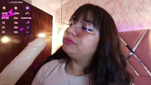 Snapshot of Miaa_Smiith1 chatting on February 2025 03:20:01 PM Miaa Smiith1 online show from February 2025 03:20:01 PM