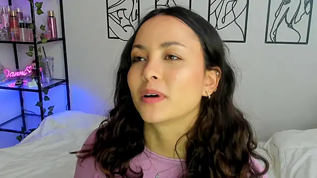 Megan Rodrigo online show from September 2025 08:03:01 PM