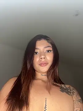 Snapshot of Roxanne_08 chatting on March 2025 09:45:02 AM Roxanne 08 online show from March 2025 09:45:02 AM