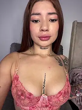 Snapshot of Roxanne_08 chatting on March 2025 07:13:02 AM Roxanne 08 online show from March 2025 07:13:02 AM