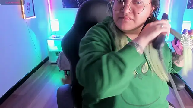 lucky-leah online show from December 2025 04:19:01 AM