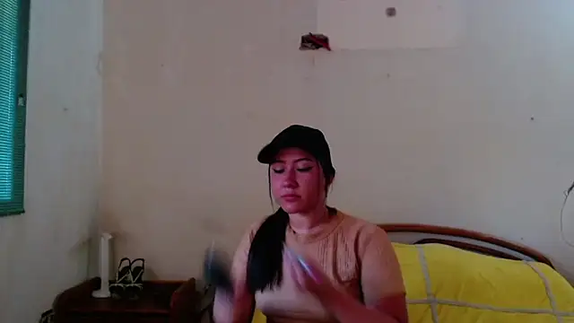 Snapshot of LuciaTomson chatting on April 2026 10:16:01 PM LuciaTomson online show from April 2026 10:16:01 PM