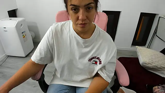 Dyana Kaylinn online show from September 2025 03:42:02 AM