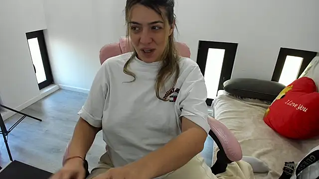 Snapshot of Dyana_Kaylinn chatting on May 2026 05:03:02 AM Dyana Kaylinn online show from May 2026 05:03:02 AM