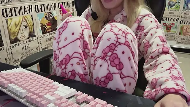 SNAKEgirlQAQ online show from October 2025 02:59:01 PM