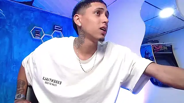 Liam lee online show from December 2024 04:42:01 PM