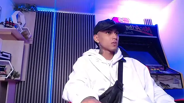 Liam lee online show from March 2025 01:03:01 PM