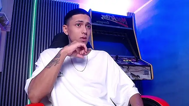 Liam lee online show from March 2025 01:24:01 PM