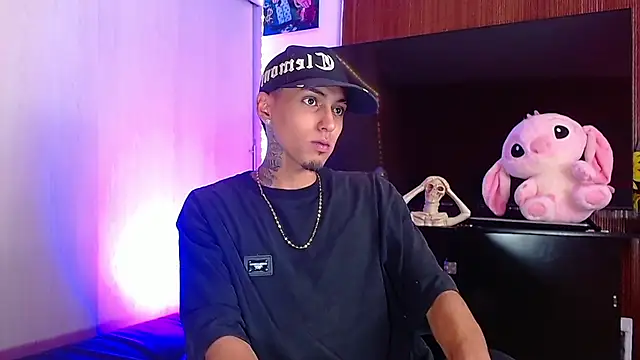 Liam lee online show from December 2025 04:25:01 PM