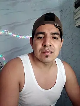 Snapshot of latino17 chatting on May 2026 05:48:01 AM latino17 online show from May 2026 05:48:01 AM