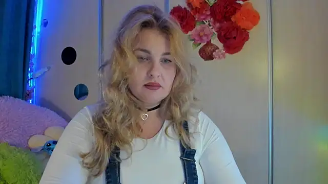 CoraSwon online show from September 2025 06:41:02 PM