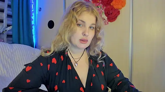 CoraSwon online show from October 2025 06:40:02 PM