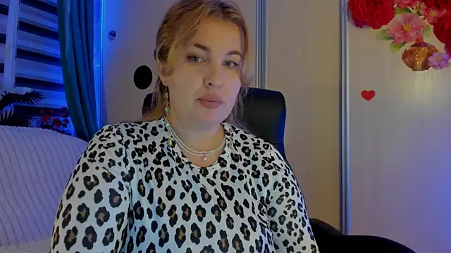 CoraSwon online show from November 2025 09:48:01 PM