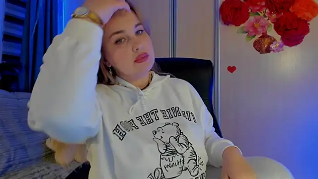 CoraSwon online show from November 2025 04:51:01 PM